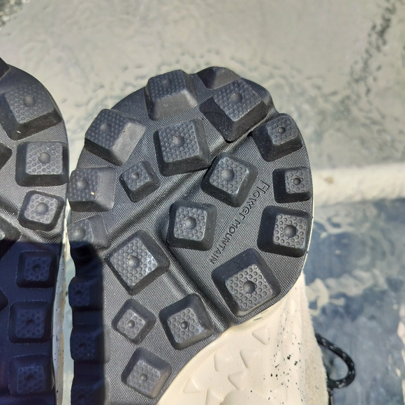 Stylish Men's Athletic Shoes in Black and Tan - Picture 9 of 15